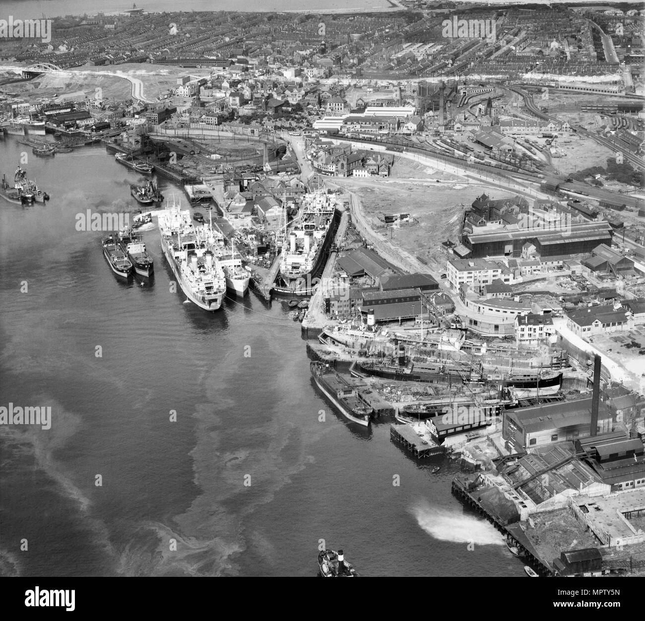 Mitte Docks & Engineering Co Ltd Schiff Reparaturwerft, Naher Docks, South Shields, Tyneside, 1947. Artist: Aerofilms. Stockfoto