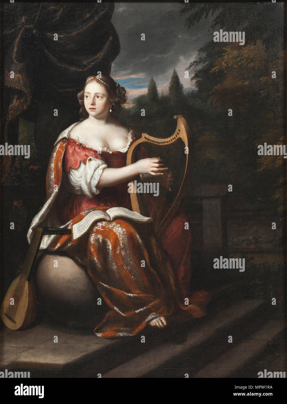 Dame Spielen auf der Harfe. Stockfoto