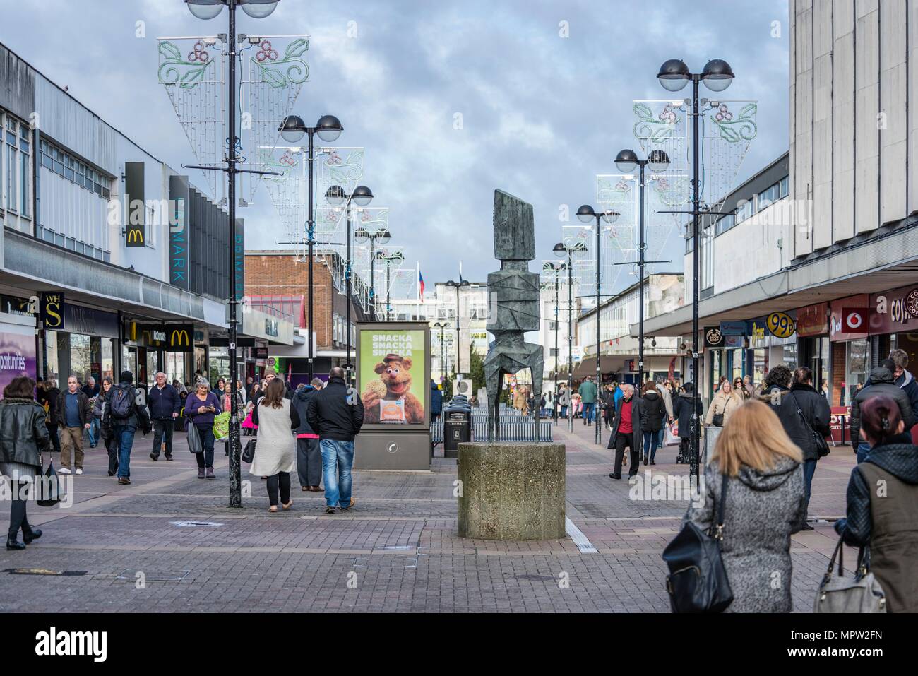 "Trigon", Skulptur von Lynn Chadwick, Breite, Harlow, Essex, 2015. Artist: Steven Baker. Stockfoto