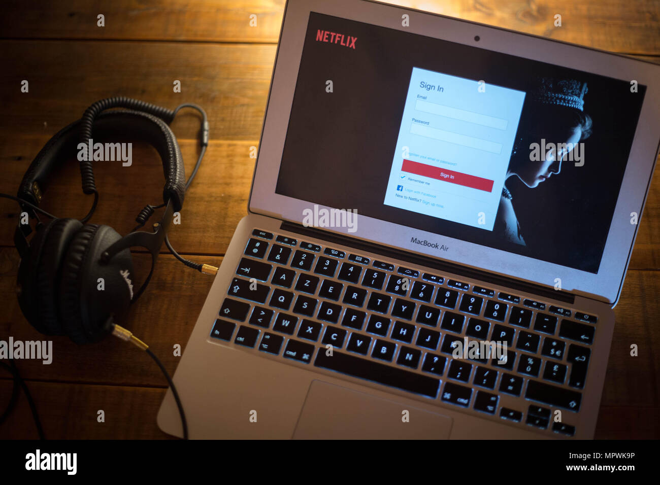 Die Netflix website gesehen auf einem Apple MacBook Air Computer Monitor  angezeigt Stockfotografie - Alamy