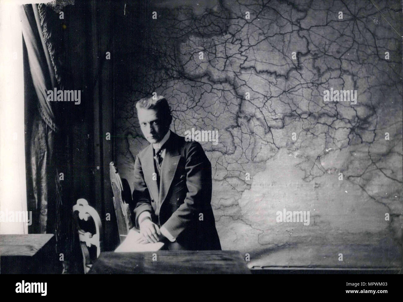 Ministerpräsident der Russischen Provisorischen Regierung Alexander Kerenski in seinem Büro im Winter Stockfoto