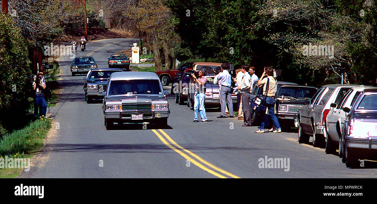 McLean, Virginia, 26. Mai 1984 Der leichenwagen mit dem Körper von David Kennedy kommt an' Hickory Hill'. Stockfoto