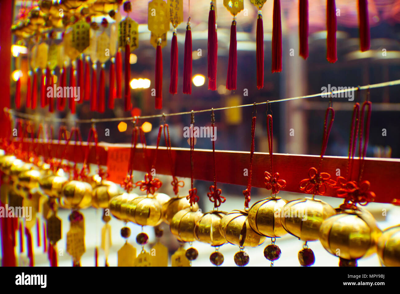 Chinesische Laternen hängen an String für Verkauf am Markt Stockfoto