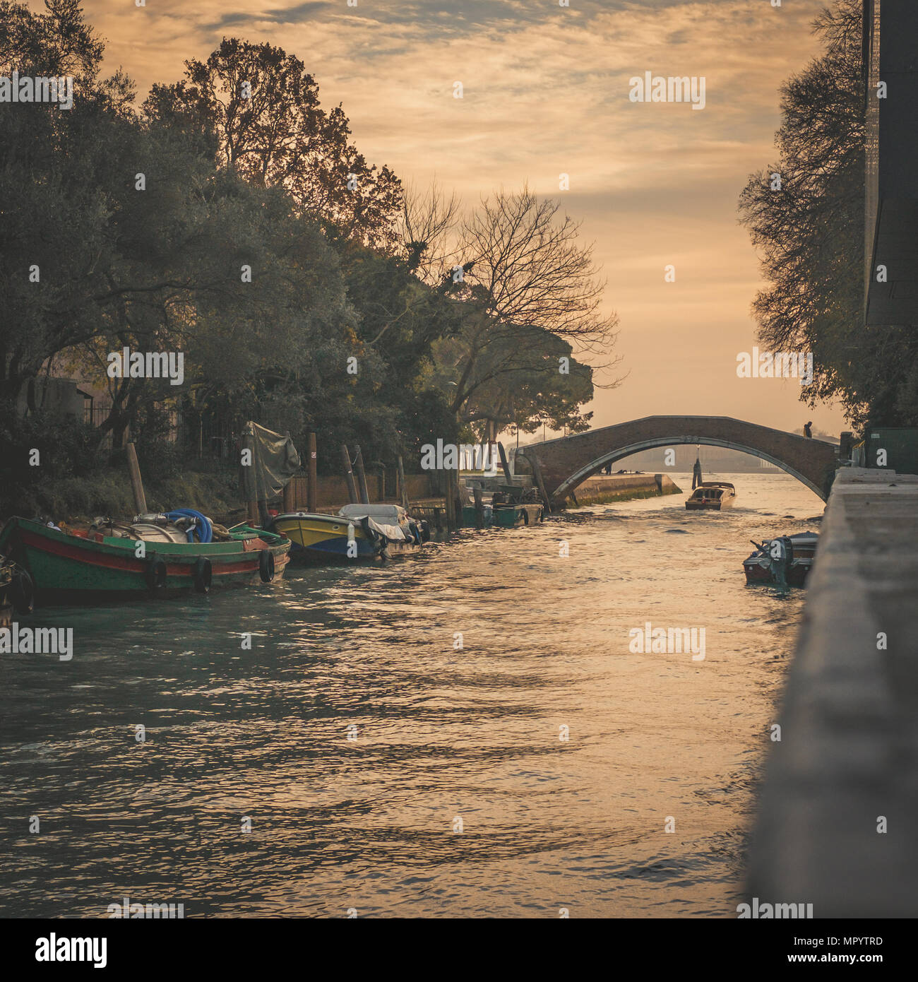 Blick Blick auf den Kanal in Venedig bei Sonnenuntergang. Stockfoto