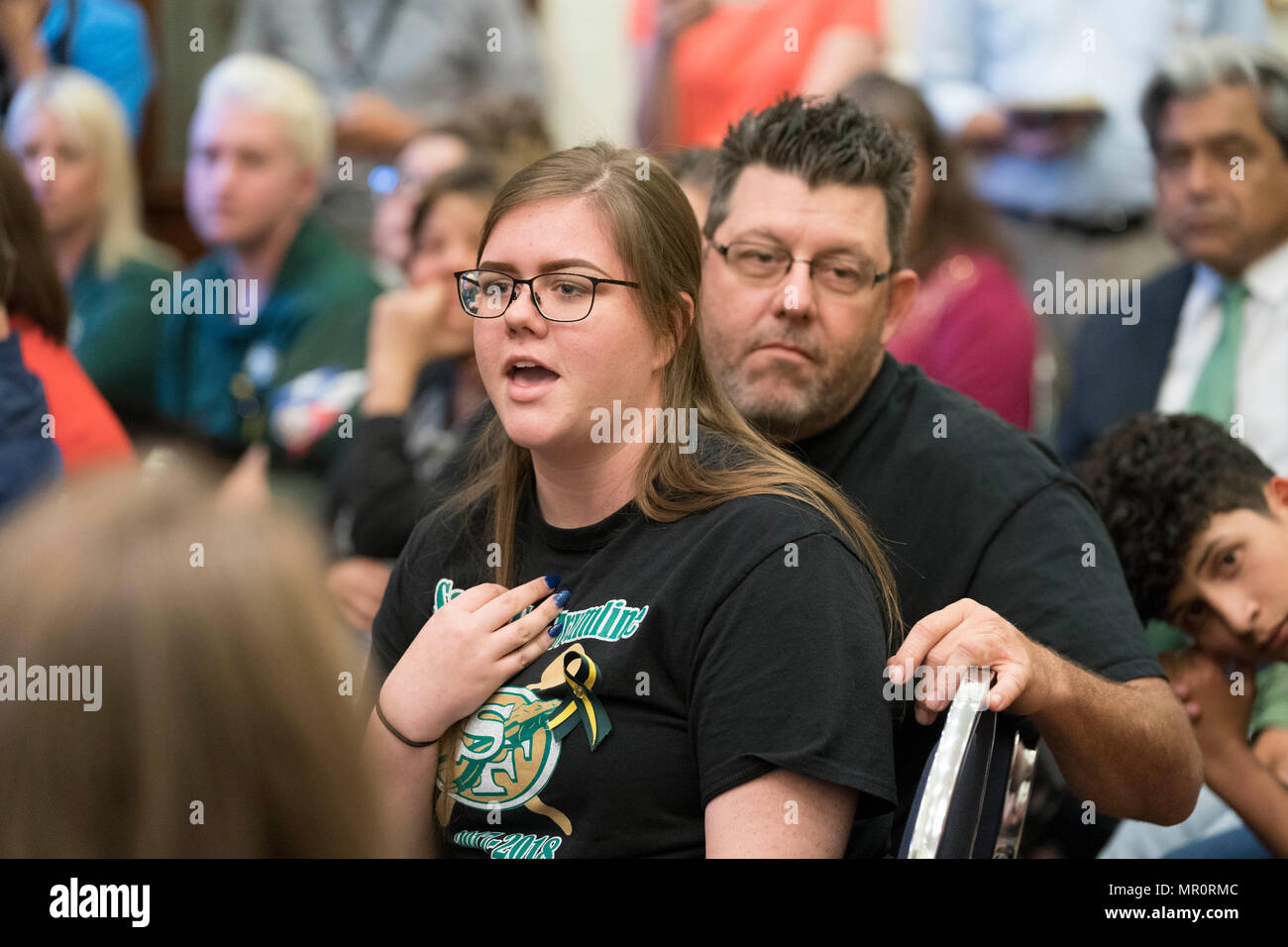 Santa Fe H.S. schießen Survivor Grace Johnson spricht als Texas reg. Greg Abbott hosts ein Panel Studium Schule Sicherheit und Schüler Fragen seelischer Gesundheit nach Student getötet 10 an der Schule. Stockfoto