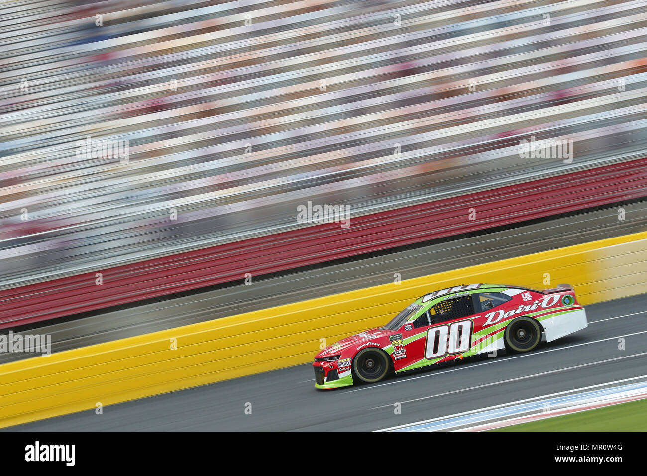 Concord, North Carolina, USA. 24. Mai, 2018. Landon Cassill (00) bringt seinen Rennwagen auf der Vorderseite Stretch im Zeittraining für das Coca-Cola 600 auf dem Charlotte Motor Speedway in Concord, North Carolina. Quelle: Chris Owens Asp Inc/ASP/ZUMA Draht/Alamy leben Nachrichten Stockfoto