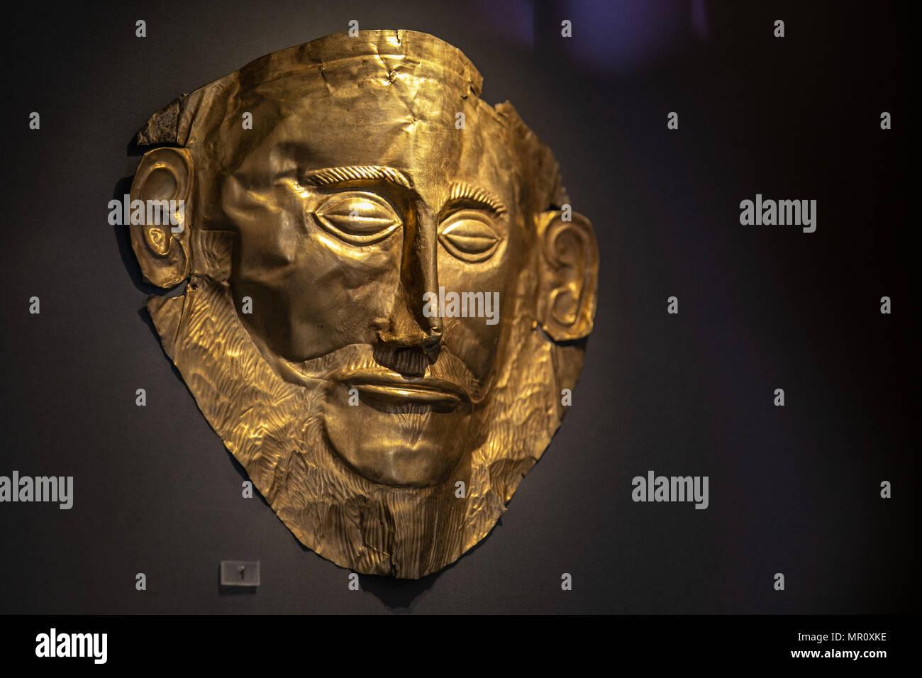 Athen. 23 Mai, 2018. Bild am 23. Mai, 2018 zeigt die goldene Totenmaske bekannt als "von Agamemnon' an das Nationale Archäologische Museum in Athen, Griechenland, ausgestellt. Im Zentrum von Athen, das Nationale Archäologische Museum beherbergt mehr als 20.000 Exponate, darunter feinste Sammlung der Welt der griechischen Antike. Credit: Lefteris Partsalis/Xinhua/Alamy leben Nachrichten Stockfoto