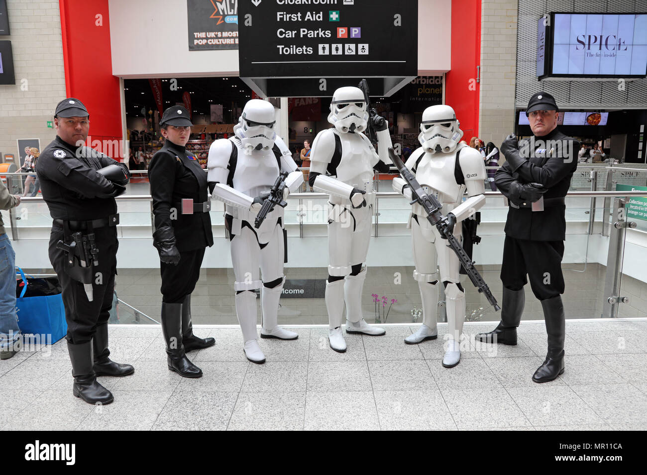 London, Großbritannien. 25. Mai 2018. Star Wars Stormtrooper am MCM Comic Con London Festival in Excel in London, England Credit: Paul Brown/Alamy leben Nachrichten Stockfoto
