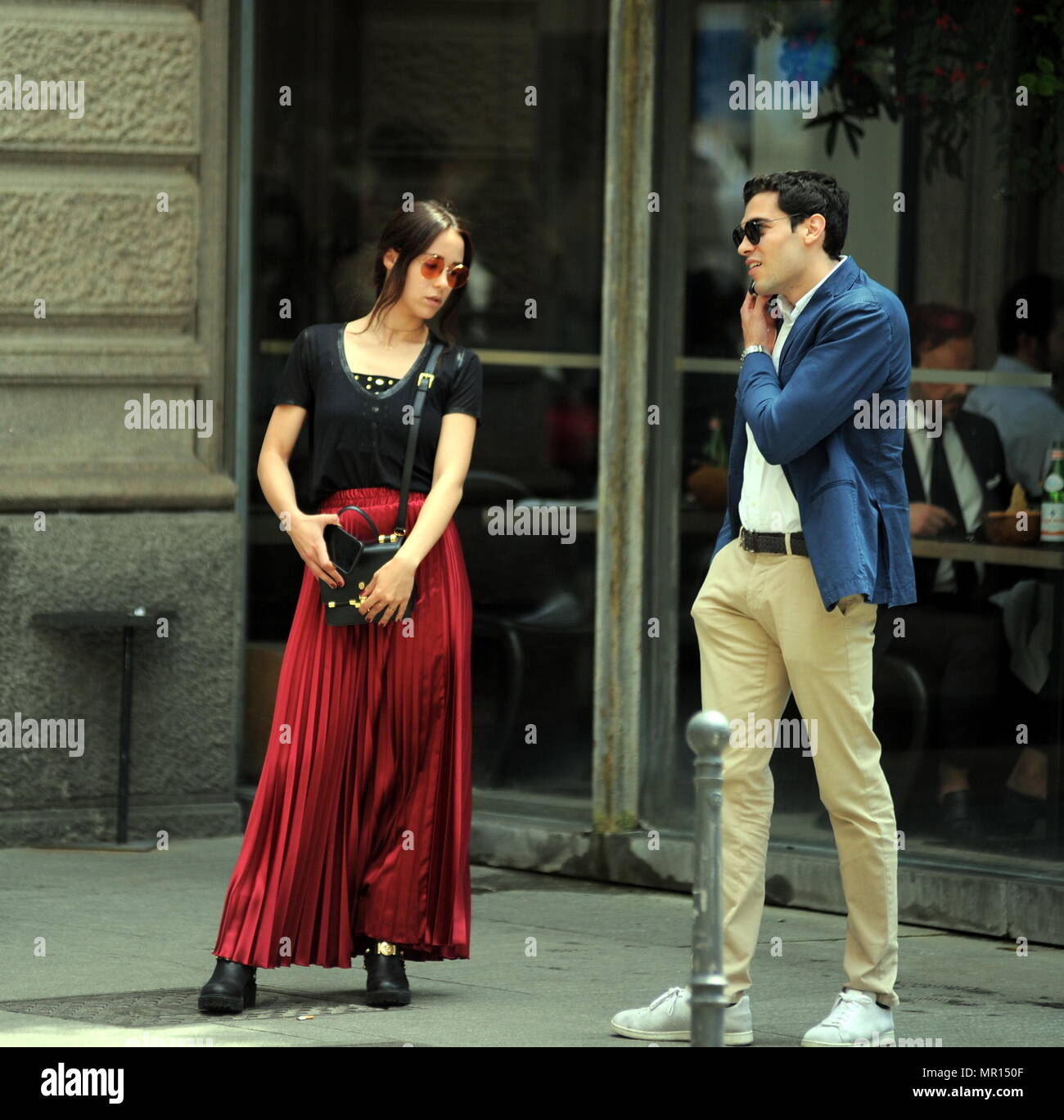 Mailand Aurora Ramazzotti Und Freund Goffredo In Der Mitte Mit Dem Escort Nach Dem Mittagessen Im Trussardi Das Restaurant Seines Stiefvaters Tomaso Aurora Ramazzotti Und Der Freund Goffredo Cerza Entscheiden Einen Spaziergang