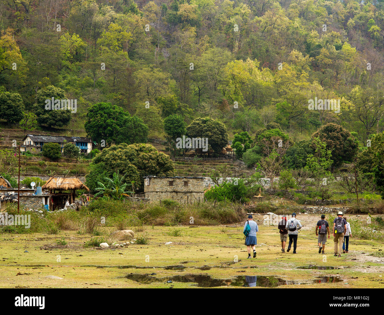 Sem Dorf am Ufer des Flusses Ladhya. Dieses Dorf wurde berühmt durch Jim Corbett in seinem Buch Menschenfresser von Kumaon, Uttarakhand, Indien Stockfoto