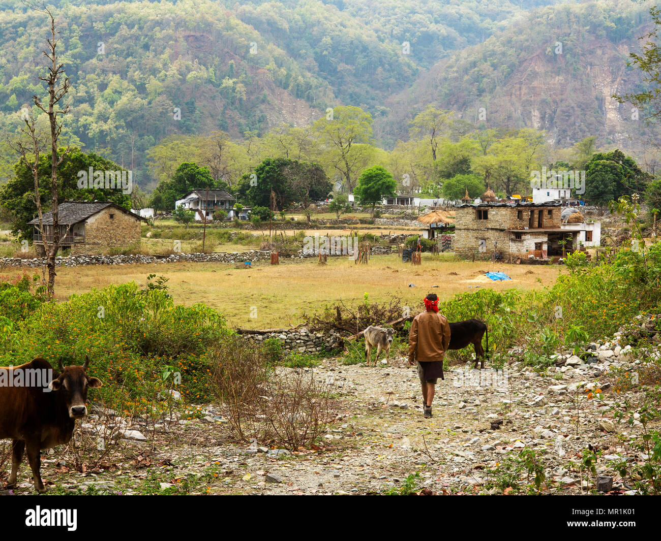 Sem Dorf am Ufer des Flusses Ladhya. Dieses Dorf wurde berühmt durch Jim Corbett in seinem Buch Menschenfresser von Kumaon, Uttarakhand, Indien Stockfoto