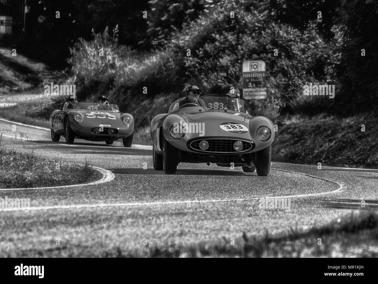 PESARO COLLE SAN BARTOLO, Italien, 17. Mai - 2018: Mercedes 190 SL 1955 alten Rennwagen Rallye Mille Miglia 2018 die berühmte italienische historische Rennen ( Stockfoto