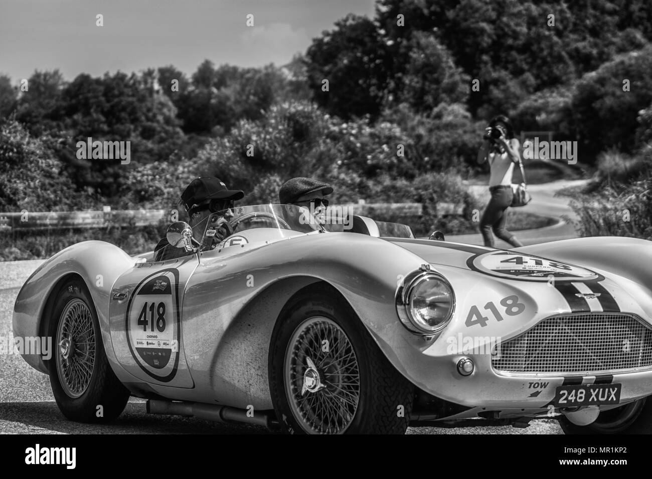 PESARO COLLE SAN BARTOLO, Italien, 17. Mai - 2018: ASTON MARTIN DB 3 S 1955 alten Rennwagen Rallye Mille Miglia 2018 die berühmte italienische Historische rac Stockfoto