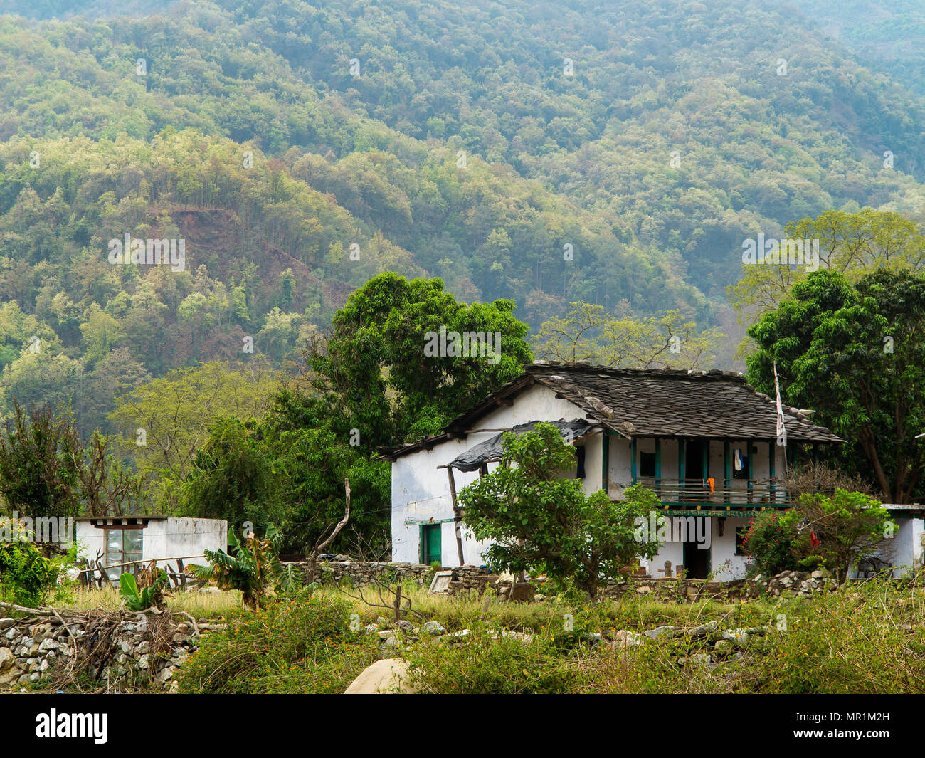 Sem Dorf am Ufer des Flusses Ladhya. Dieses Dorf wurde berühmt durch Jim Corbett in seinem Buch Menschenfresser von Kumaon, Uttarakhand, Indien Stockfoto