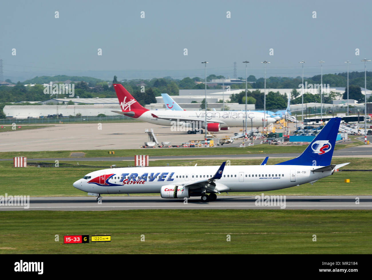 Travel Service Boeing 737-900ER am Flughafen Birmingham, UK (OK-TSI) Stockfoto