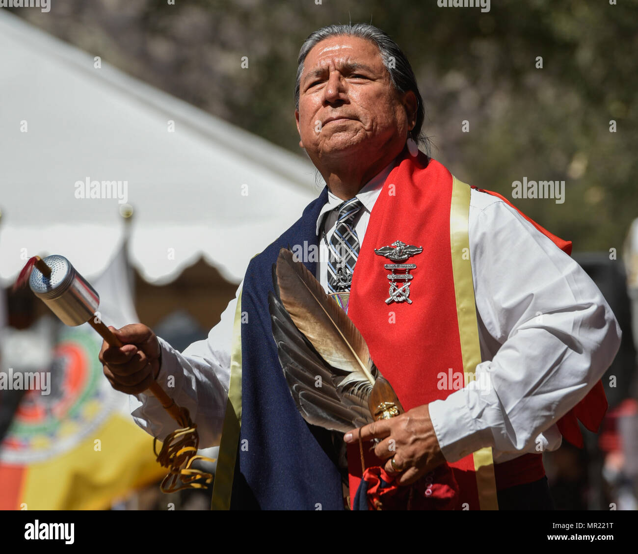 Eine Native American Elder an der jährlichen Chumasch Pow Wow in Live Oak, Santa Ynez, Kalifornien Stockfoto