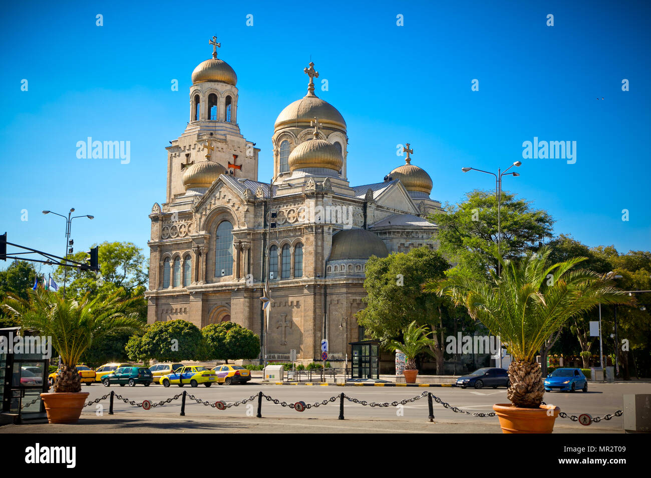 Die Kathedrale der Mariä Himmelfahrt in Varna, Bulgarien. Im Jahr 1886 abgeschlossen, und auch bekannt als 1352 der Theotokos Cathedral. Stockfoto