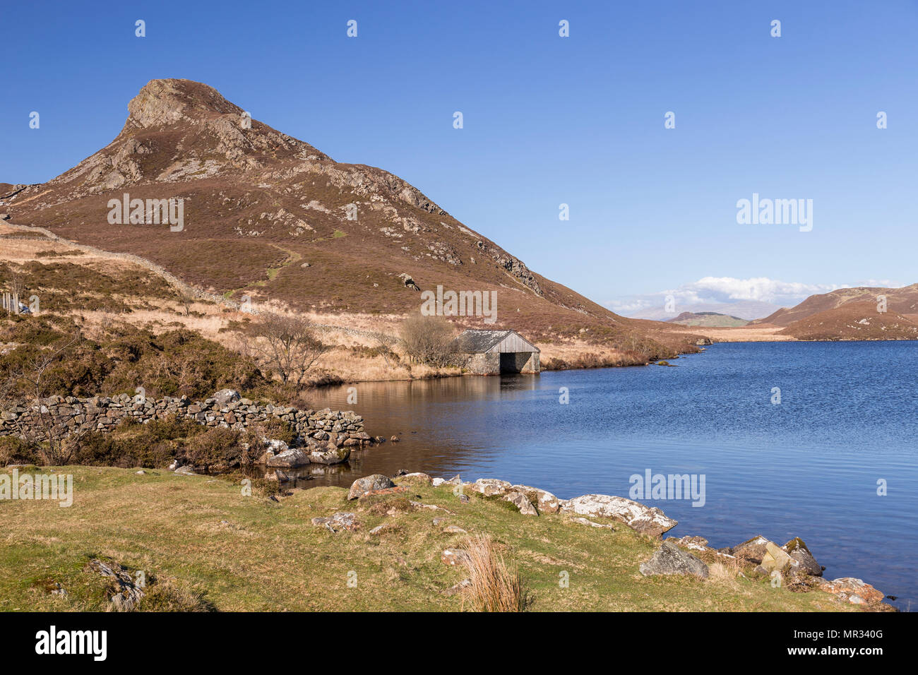 Cregennan Seen Bootshaus, Snowdonia, Wales, an einem klaren, sonnigen Tag Stockfoto