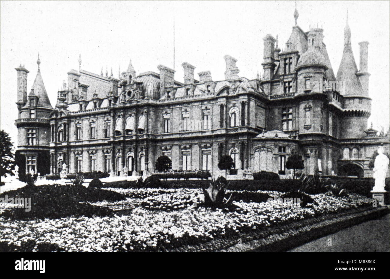 Foto von außen Waddesdon Manor, ein Landhaus in der Ortschaft Waddesdon