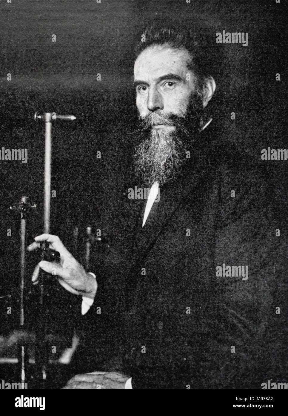 Foto von Wilhelm Röntgen (1845-1923) ein deutscher Maschinenbauer und Physiker, die produziert und erfasst elektromagnetische Strahlung im Wellenlängenbereich als X-Strahlen von Röntgen Strahlen bekannt. Vom 19. Jahrhundert Stockfoto