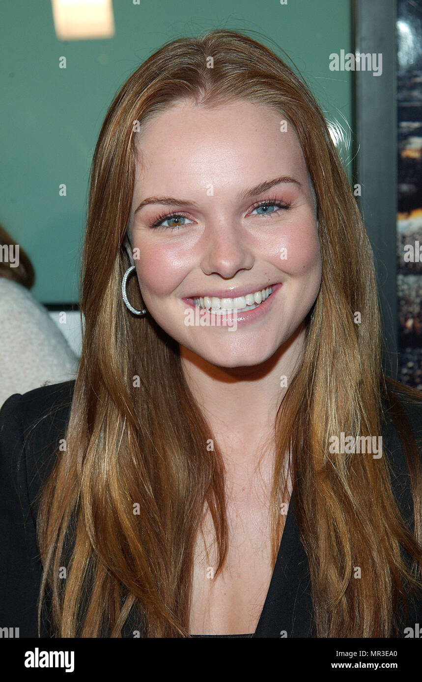 Kate Bosworth anreisen, bei der Premiere von "Der Herr der Ringe: Die zwei Türme" am Cineramadome Theater in Los Angeles. Dezember 15, 2002. BosworthKate 74 Red Carpet Event, Vertikal, USA, Filmindustrie, Prominente, Fotografie, Bestof, Kunst, Kultur und Unterhaltung, Topix Prominente Fashion/Vertikal, Besten, Event in Hollywood Leben - Kalifornien, Roter Teppich und backstage, USA, Film, Stars, Film Stars, TV Stars, Musik, Promis, Fotografie, Bestof, Kunst, Kultur und Unterhaltung, Topix, headshot, vertikal, eine Person aus dem Jahr 2002, Anfrage Stockfoto