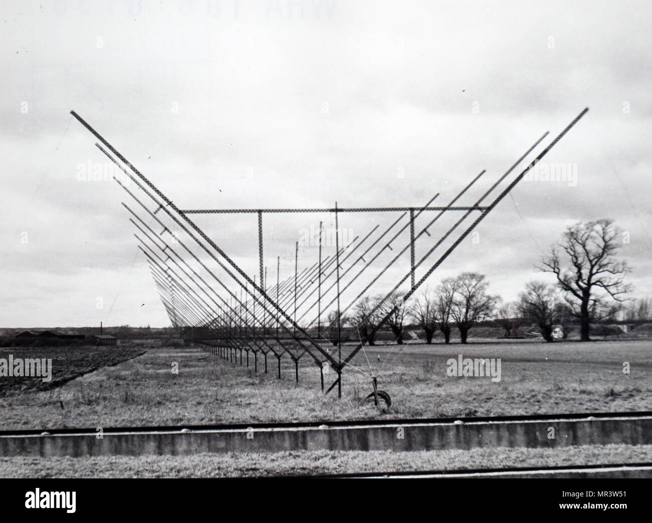 Foto von einem festen Radio interferometer Antenne an der Mullard Radio Astronomy Observatory, Cambridge. Vom 20. Jahrhundert Stockfoto