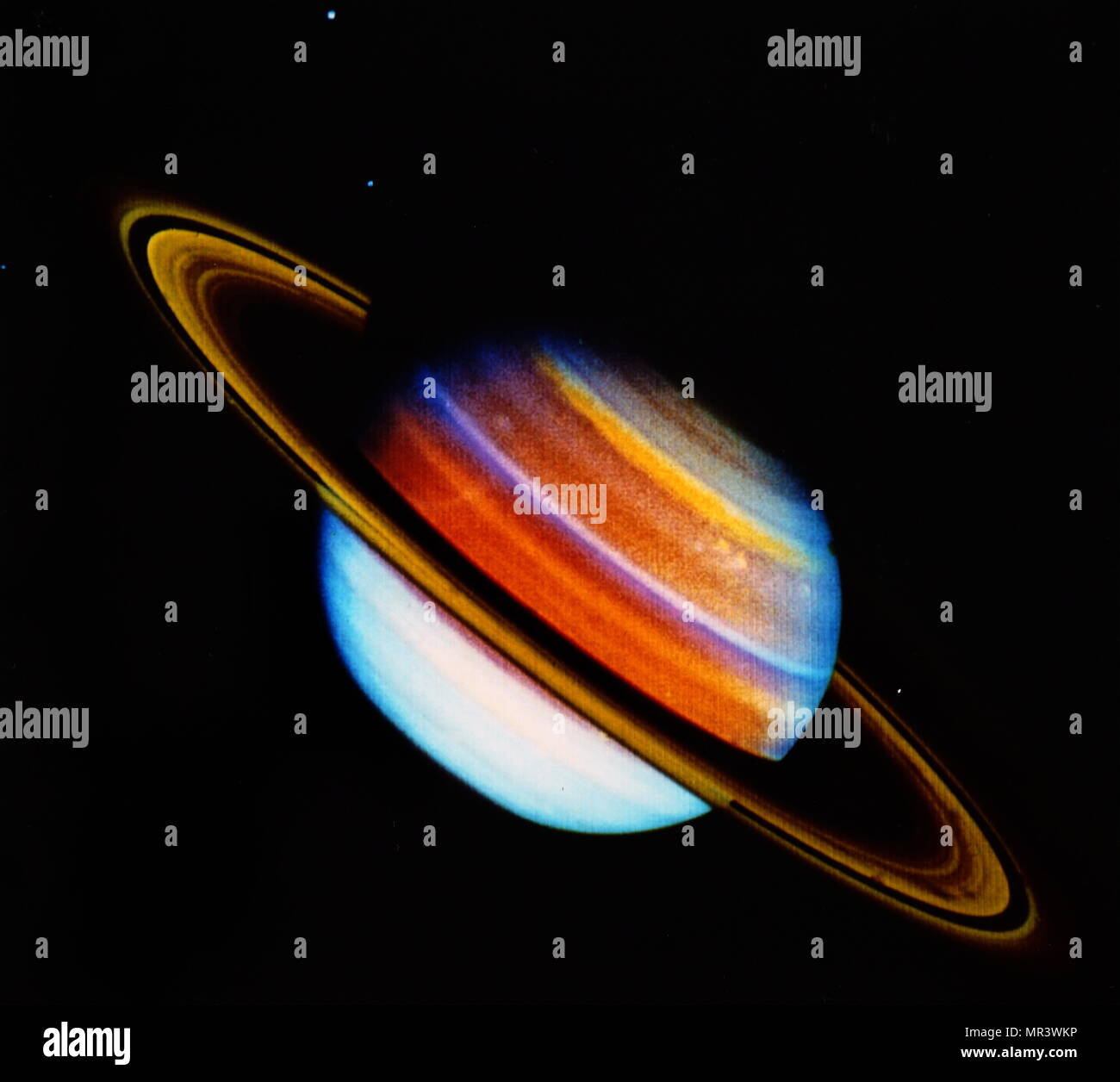 Farbfoto der Planet Saturn, von Voyager 1. Voyager 1 ist eine Raumsonde der NASA gestartet. Vom 20. Jahrhundert Stockfoto Farbfoto der Planet Saturn, von Voyager 1. Voyager 1 ist eine Raumsonde der NASA gestartet. Vom 20. Jahrhundert Stockfoto