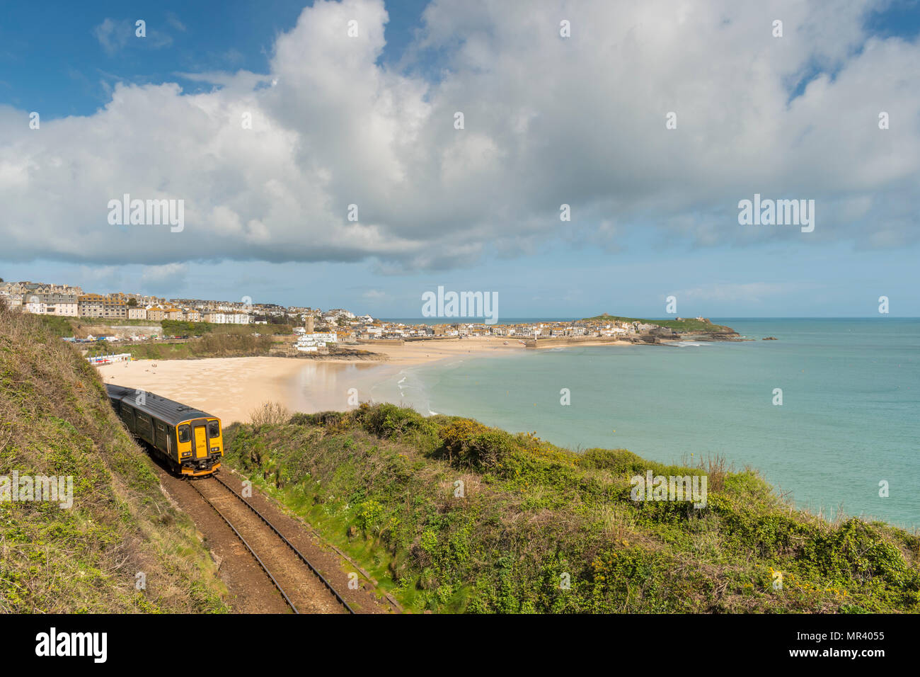 Die malerischen Küsten Bahnstrecke zwischen St und St Ives, Cornwall, Großbritannien Stockfoto