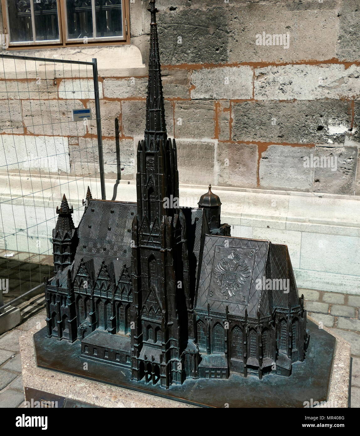 Foto von einem Modell der Fassade von St. Stephen's Cathedral (Stephansdom), in Wien, stammt aus dem 12. bis 15. Jahrhundert. Vom 21. Jahrhundert Stockfoto