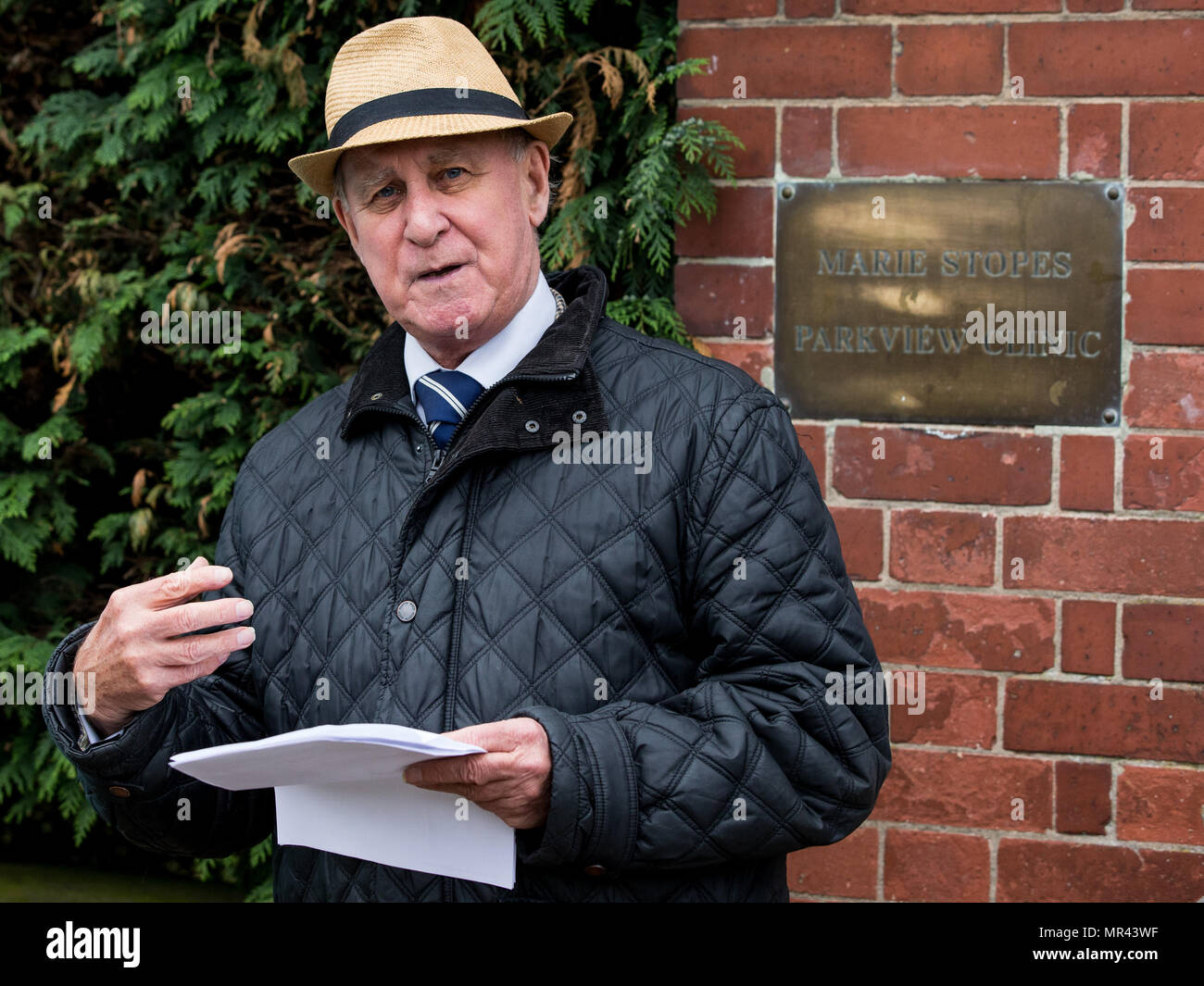 William Feder, Pro-life-Spoiler von Tottenham gegen die öffentlichen Räume Schutz, PSPO, rund um die Marie Stopes Abtreibung Klinik in Ealing. Er wurde von Sid Cordle MBE, von der christlichen Völker Alliance begleitet. Andere Mitglieder der Vigil Gruppe blieb die erforderlichen 100 m von der Klinik entfernt. Mit: William Frühling Wo: London, England, Vereinigtes Königreich, wenn: 23 Apr 2018 Credit: Wheatley/WANN Stockfoto