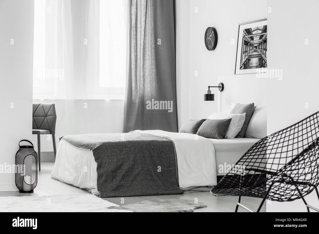 Gardine Fenster Schlafzimmer Stockfotos und -bilder Kaufen - Alamy