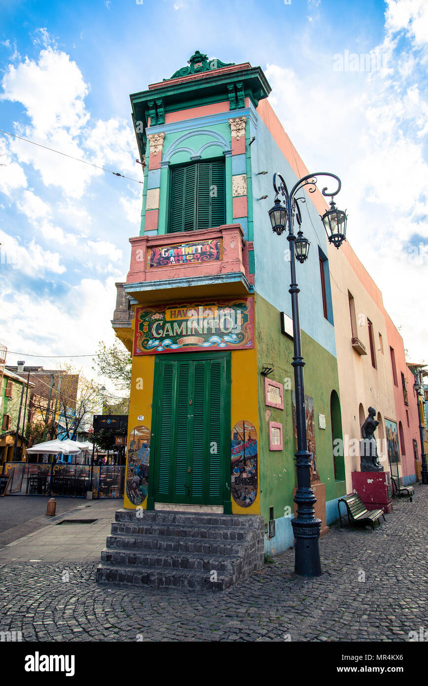 Caminito Straße in Buenos Aires, Argentinien: die Nachbarschaft von "La Boca" ist eine touristische Destination und dies ist eines der bekanntesten Gebäude Stockfoto