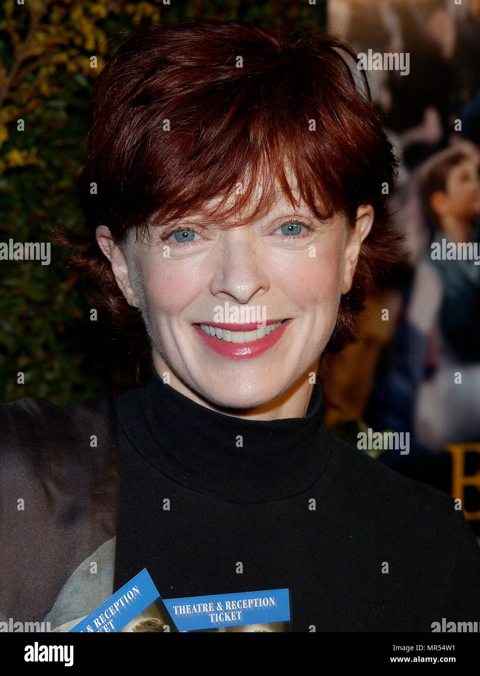 Frances Fisher anreisen, bei der Premiere von "Evelyn" an der Akademie der Künste und Wissenschaften in Los Angeles. Dezember 3, 2002. FisherFrances 04 Red Carpet Event, Vertikal, USA, Filmindustrie, Prominente, Fotografie, Bestof, Kunst, Kultur und Unterhaltung, Topix Prominente Fashion/Vertikal, Besten, Event in Hollywood Leben - Kalifornien, Roter Teppich und backstage, USA, Film, Stars, Film Stars, TV Stars, Musik, Promis, Fotografie, Bestof, Kunst, Kultur und Unterhaltung, Topix, headshot, vertikal, eine Person aus dem Jahr 2002, Anfrage tsuni@Ga Stockfoto