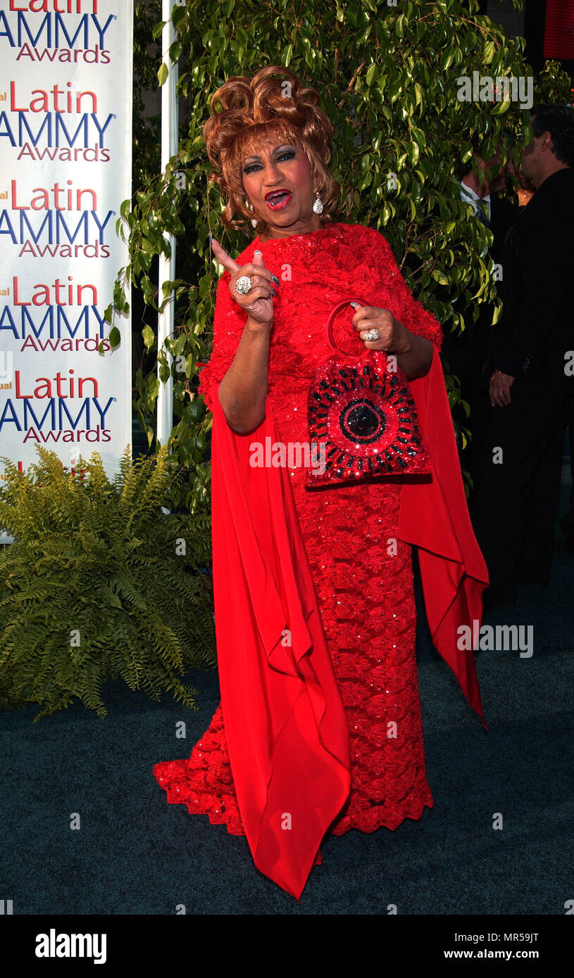 Celia Cruz kommt an der 3. jährlichen Latin Grammy Awards im Kodak Theatre in Los Angeles, CA am 18. September 2002. CruzCelia 04 Red Carpet Event, Vertikal, USA, Filmindustrie, Prominente, Fotografie, Bestof, Kunst, Kultur und Unterhaltung, Topix Prominente Fashion/Vertikal, Besten, Event in Hollywood Leben - Kalifornien, Roter Teppich und backstage, USA, Film, Stars, Film Stars, TV Stars, Musik, Promis, Fotografie, Bestof, Kunst, Kultur und Unterhaltung, Topix, vertikal, eine Person aus dem Jahr 2002, Anfrage tsuni@Gamma-USA.com Mode - Volle Len Stockfoto