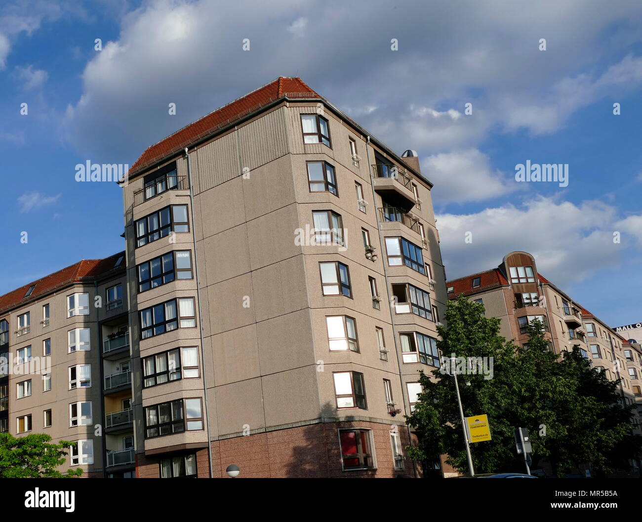 Foto von Wohnungen, die den oberen Beamten der Kommunistischen Partei untergebracht, errichtet in Ost-Berlin in den kommunistischen Deutschen Demokratischen Republik Regel circa 1975. Vom 21. Jahrhundert Stockfoto