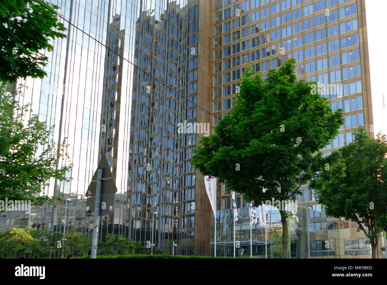 Foto von der Zentrale der Axel Springer International, Berlin, Deutschland. Axel Springer SE ist einer der größten Digital Publishing Häuser in Europa, mit zahlreichen Multimedia News Marken, wie BILD, WELT, und Fakt und beschäftigte mehr als 15.000 Mitarbeiter Stockfoto