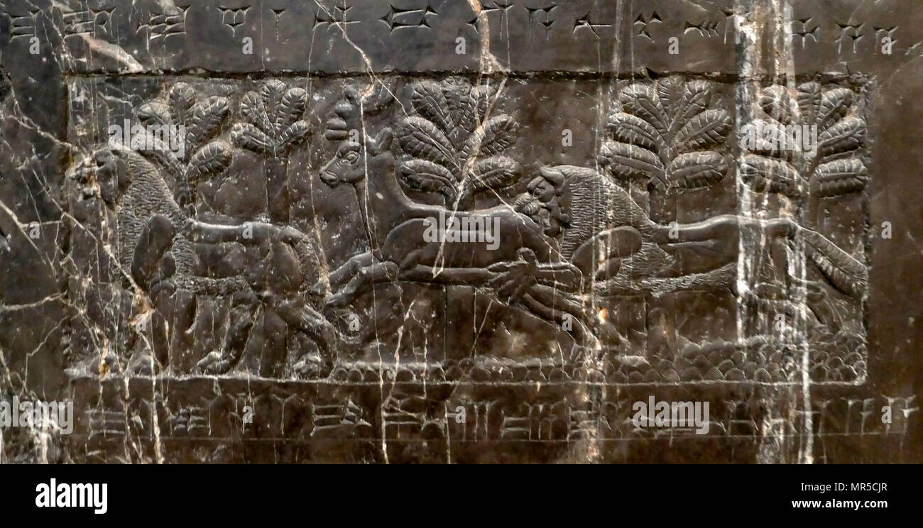 Detail aus der schwarze Obelisk, von Salmanassar III. Eine schwarze Kalkstein Assyrische Skulptur mit Szenen in Reliefs und Inschriften. Es kommt von Nimrud (antike Kalhu), im Norden des Irak, und erinnert an die Taten des Königs Salmanassar III (regierte 858-824 v. Chr.). Stockfoto