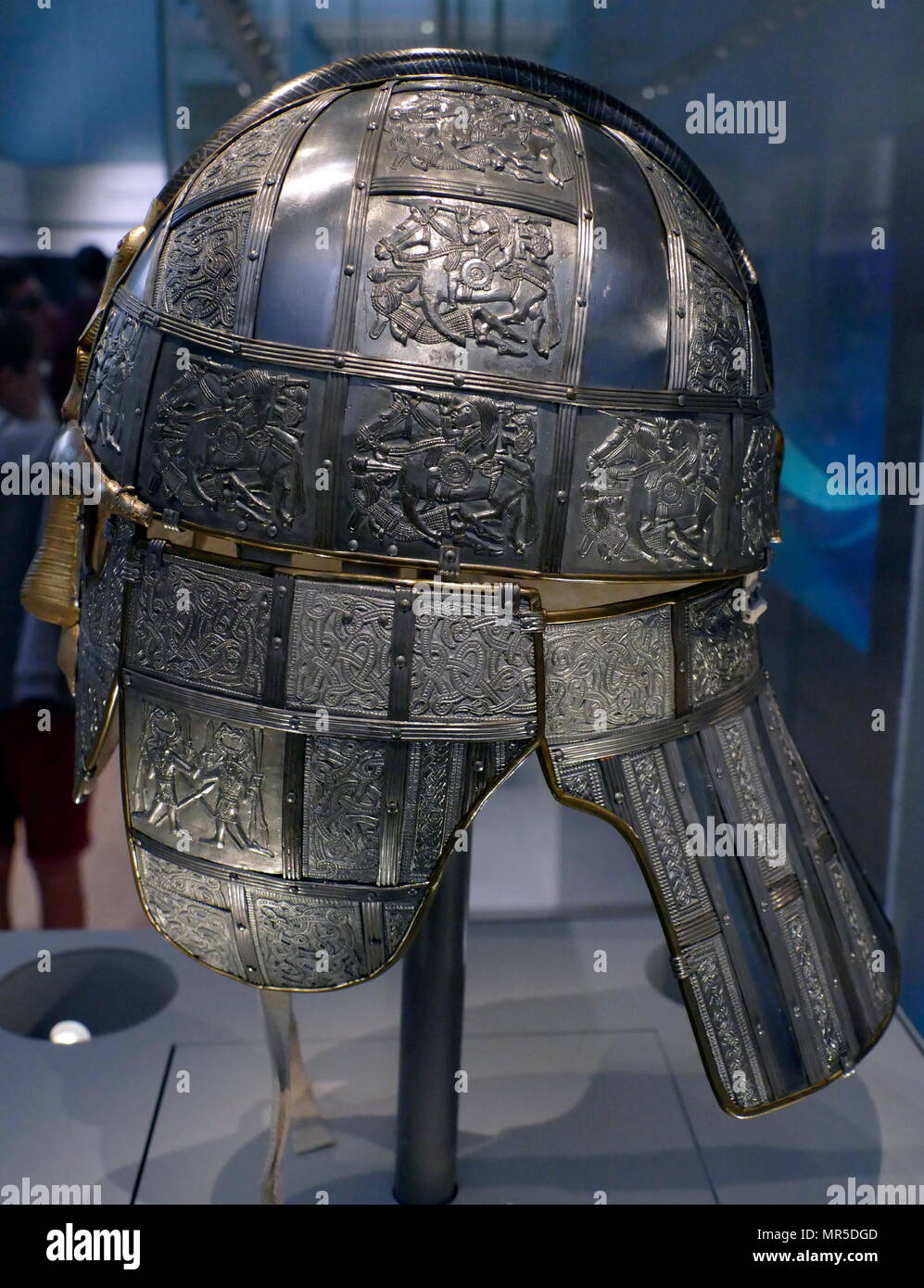 Wiederaufbau der Sutton Hoo Helm, eine dekorierte Angelsächsischen Helm während der Ausgrabung 1939 der Sutton Hoo Schiff entdeckt - Beerdigung. Um 625 N.CHR. verschüttet wurden. Es geglaubt wird, der Helm von König Raedwald wurden; für die kunstvolle Dekoration gegeben ist, eine sekundäre Funktion fast vergleichbar mit einer Krone haben können. Stockfoto