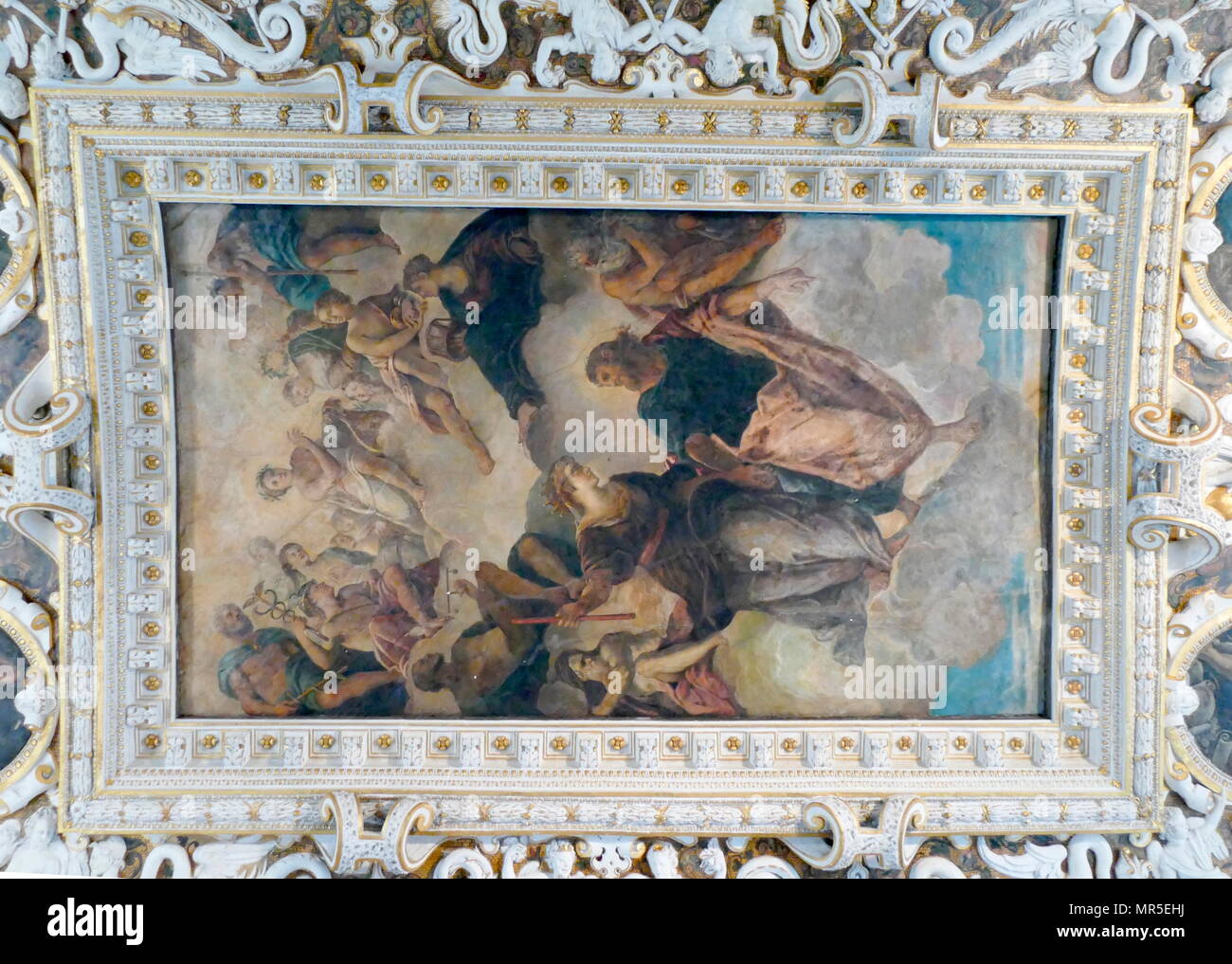 Kunstvolle Stuckverzierung und Gemälde schmücken die Decken innerhalb des Staates Zimmer des Dogenpalastes in Venedig Italien Stockfoto