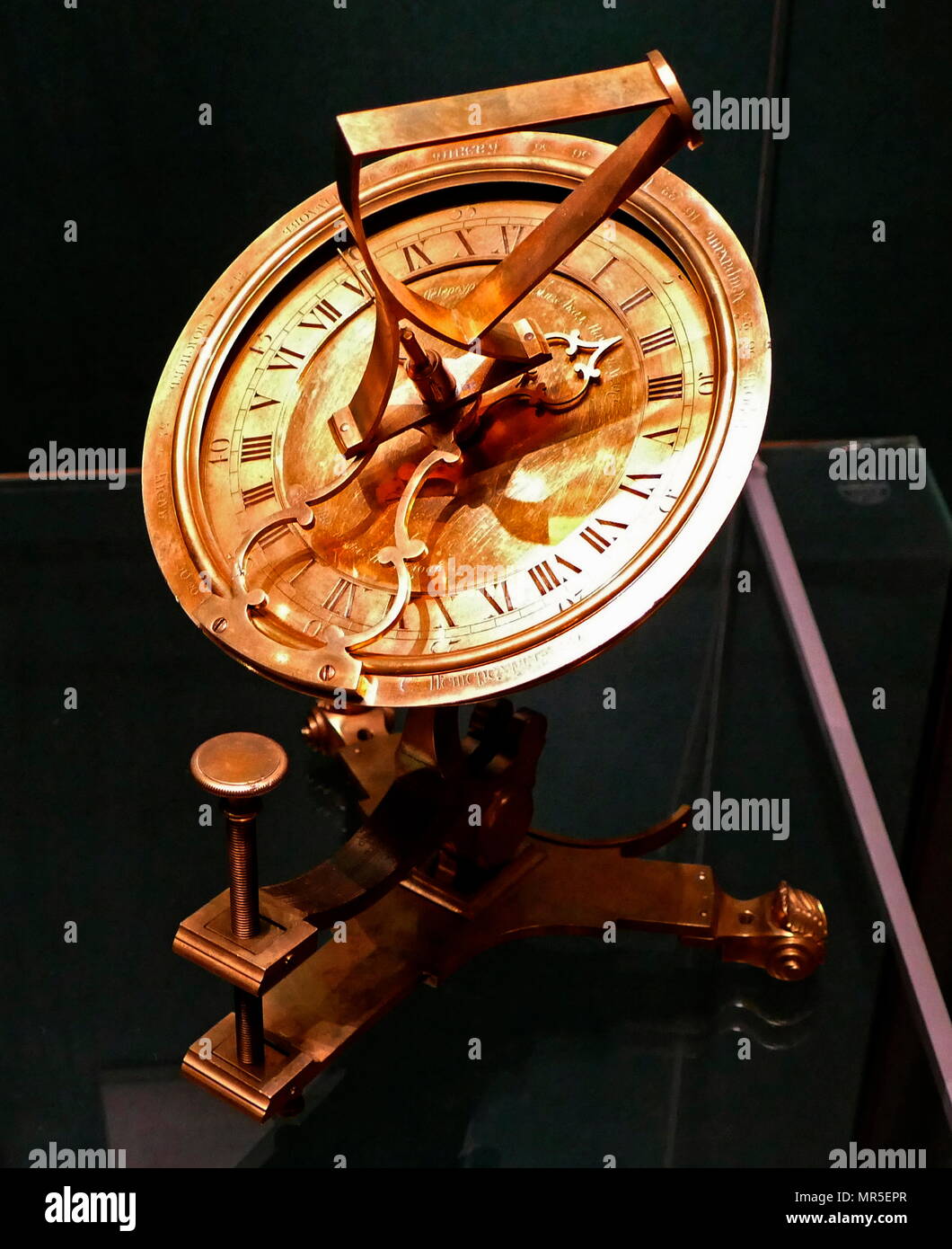 Messing Sonnenuhr Kompass Stockfotos Und Bilder Kaufen Alamy