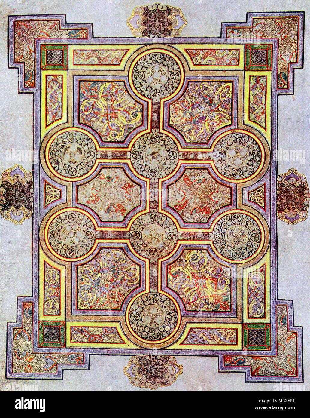 Die acht eingekreiste Kreuz, Illustration Fol. 33 R, aus dem Buch von Kells. Das Buch von Kells ist eine illuminierte Handschrift Evangelium Buch in Lateinamerika, mit den vier Evangelien des Neuen Testaments zusammen mit verschiedenen Vorbemerkung Texte und Tabellen. Es war in einem kolumban Kloster in Irland erstellt, C. 800 AD. Stockfoto