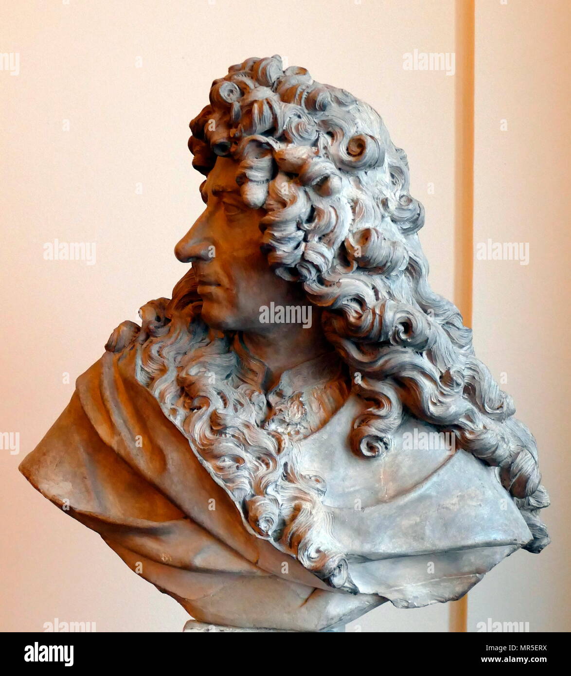 Portraitbüste von Pierre Mignard, von Antoine Coysevox circa 1790. Pierre Mignard oder Pierre Mignard (17. November 1612 bis 30. Mai 1695), genannt "ignard Le Romain' ihn von seinem Bruder Nicolas Mignard unterscheiden zu können, war ein französischer Maler für seine religiöse und mythologische Szenen und Porträts bekannt Stockfoto
