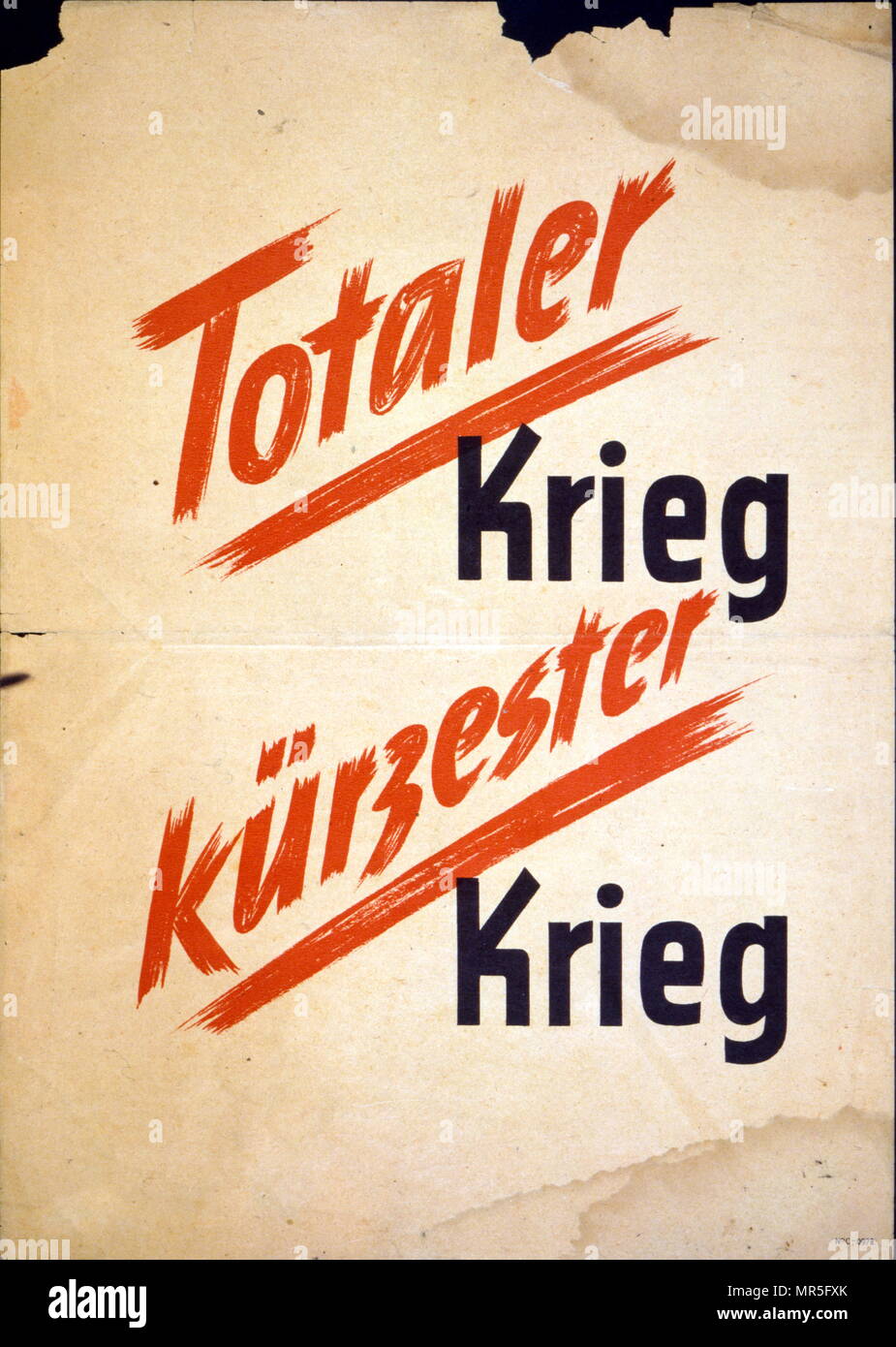 Total War, kürzester Krieg' die deutsche Propaganda Poster im April 1945 am Ende des Zweiten Weltkriegs ausgestellt als Berlin belagert Stockfoto