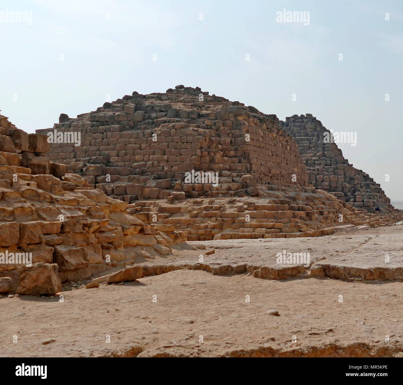 G1 b-Meritit, einer der drei Königin Pyramiden, östlich der Großen Pyramide des Cheops in der Nekropole von Gizeh. Es ist nicht klar, die Königin dort begraben wurde. Es kann Meritit wurden, die vermutlich war einer der älteren Khufus Weiber Stockfoto