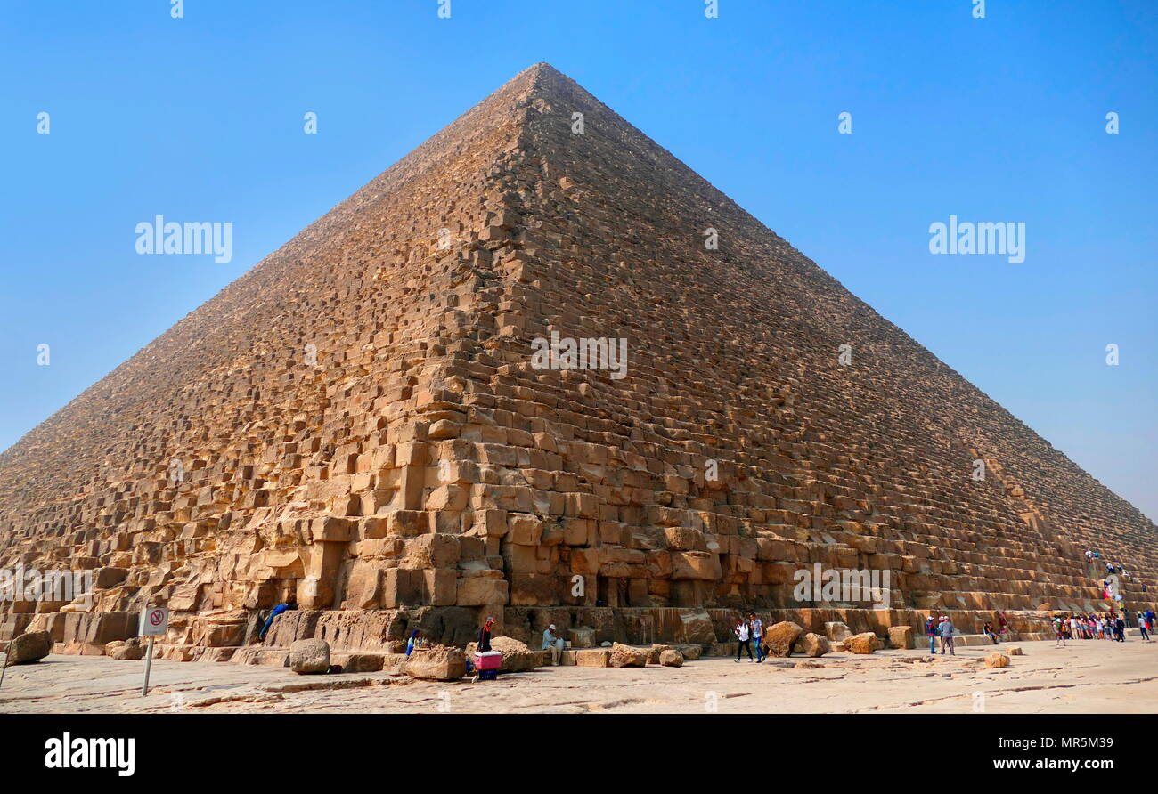 Die Große Pyramide von Gizeh (Cheops-pyramide oder Pyramide des Cheops);  die älteste und größte der drei Pyramiden in Gizeh Pyramiden in Ägypten. Er  ist die älteste der Sieben Weltwunder der Antike, und