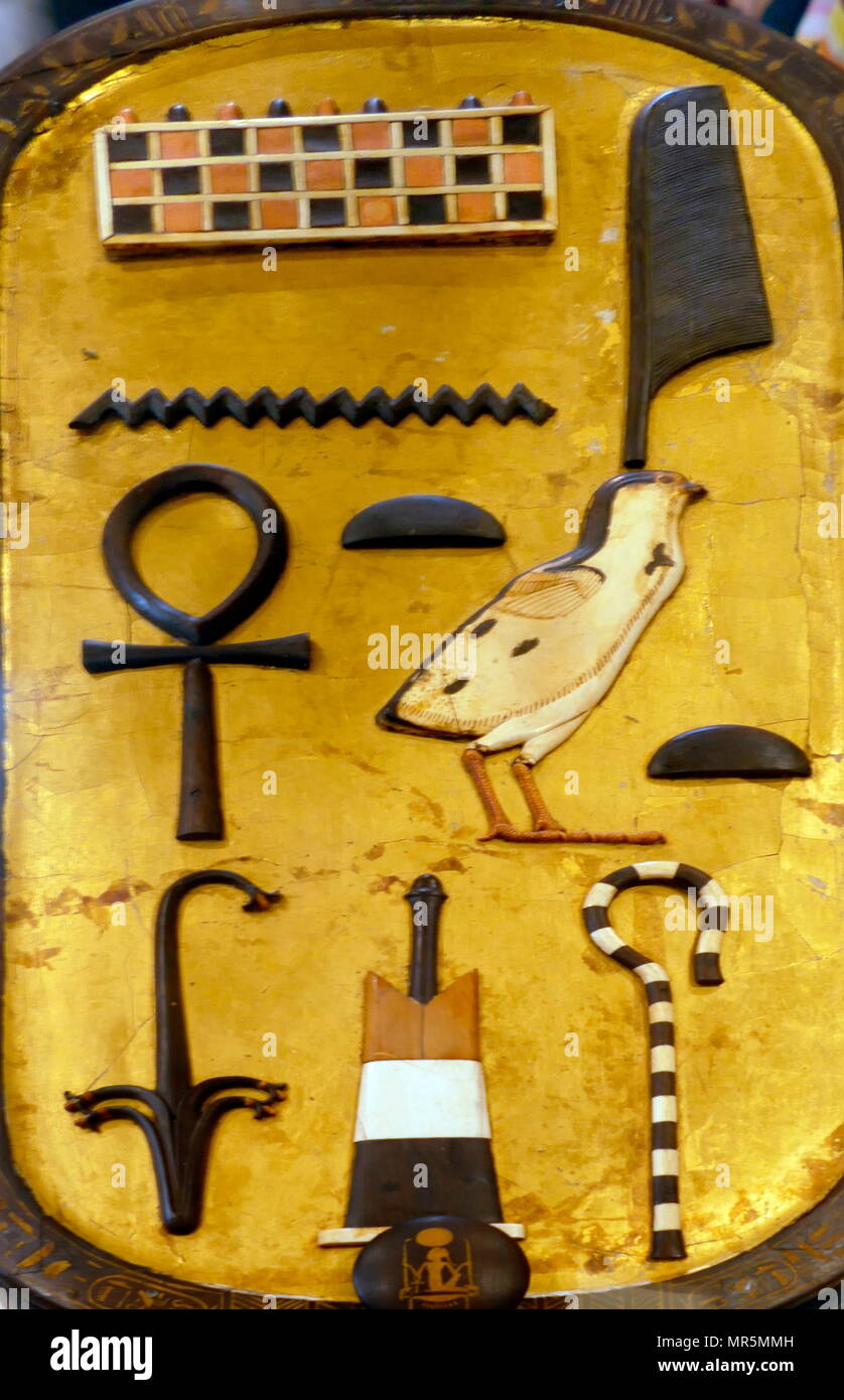 Die hieroglyphenschrift in der Kartusche trägt den Namen des Königs Tutanchamun (1334-1323 v. Chr.), der 18. Dynastie Stockfoto