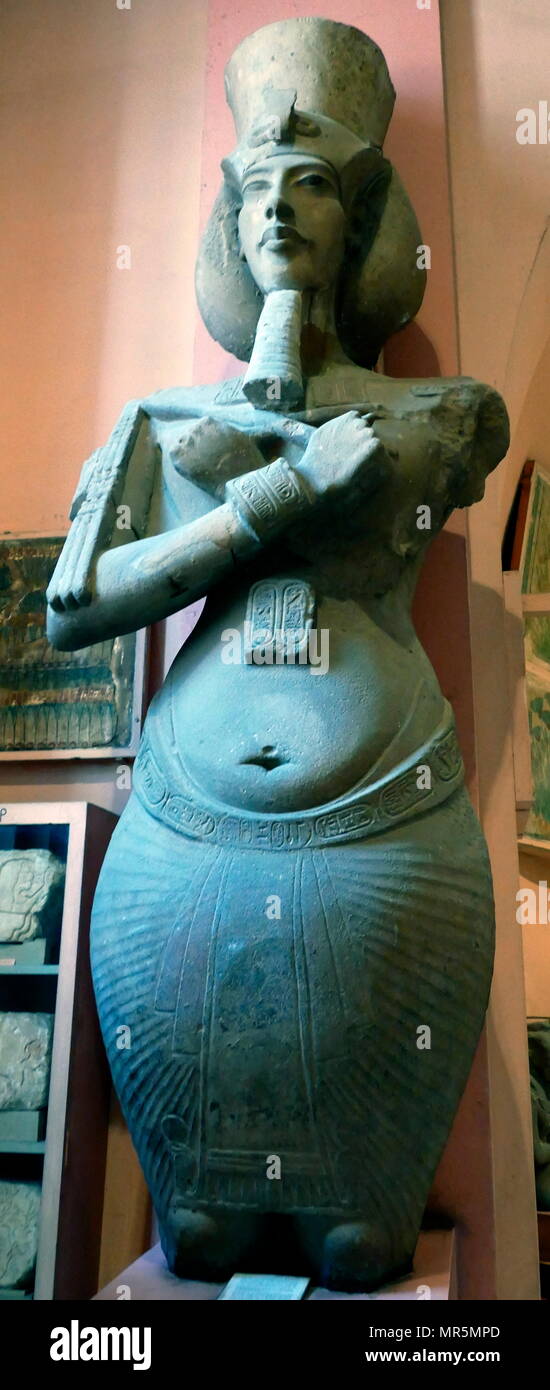 Statue von Pharao Echnaton tragen die Doppelkrone von Ober- und Unterägypten. Echnaton eingeführten Monotheismus durch ausschließliche Verehrung des Sonnengottes Aton. 18. Dynastie, Ägyptische 1334 v. Chr. Stockfoto