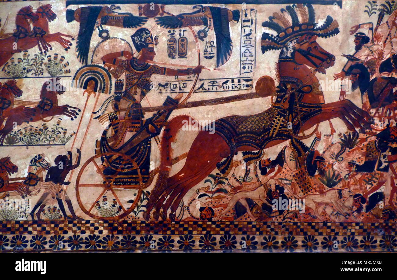 18. Dynastie, ägyptische Holz- Brust Darstellung einer Jagdszene auf der einen Seite und König Tutanchamun crushing Feinde auf der anderen Seite. 1323 v. Chr. Stockfoto