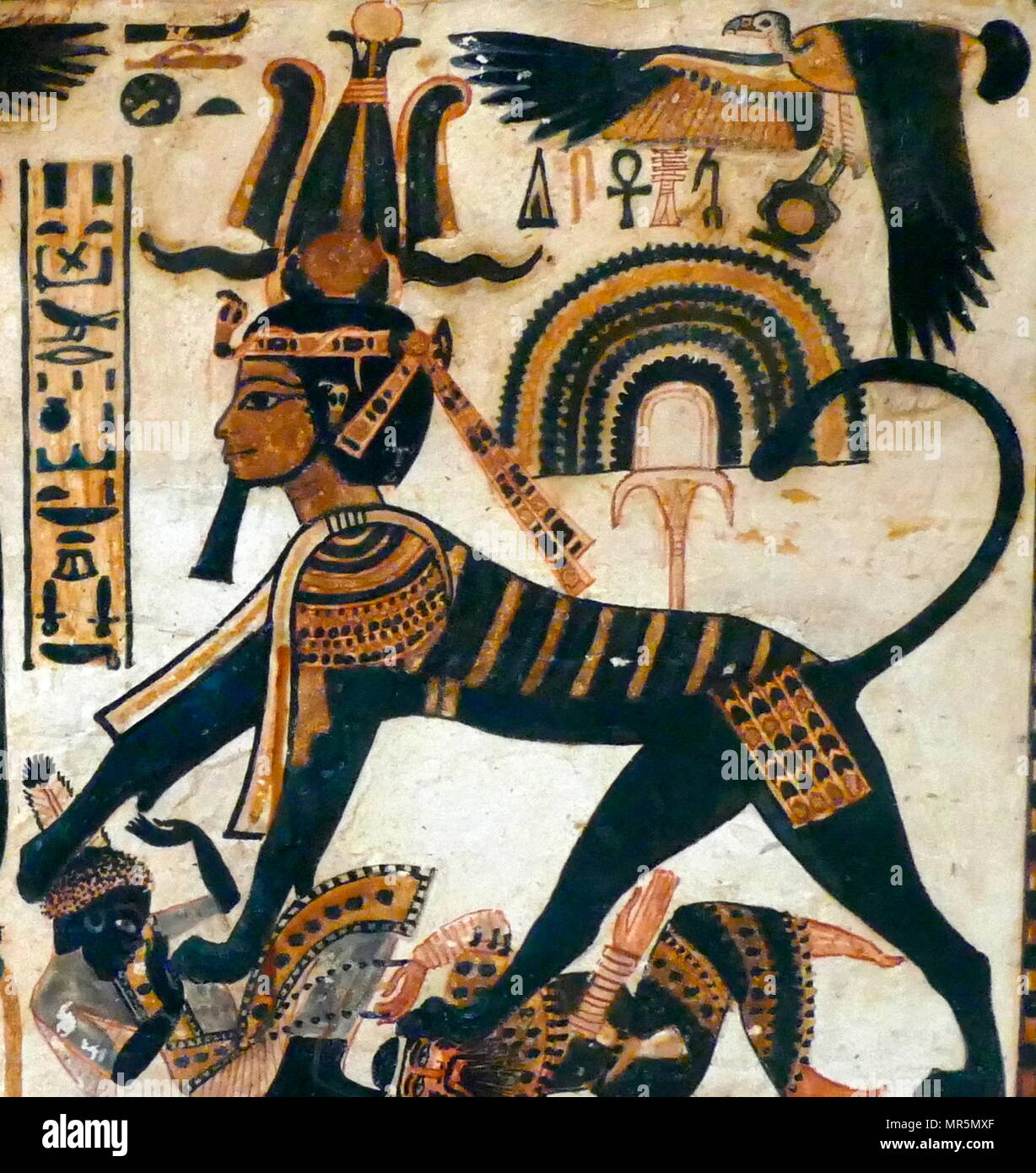 18. Dynastie, ägyptische Holz- Brust Darstellung einer Jagdszene auf der einen Seite und König Tutanchamun crushing Feinde auf der anderen Seite. 1323 v. Chr. Stockfoto