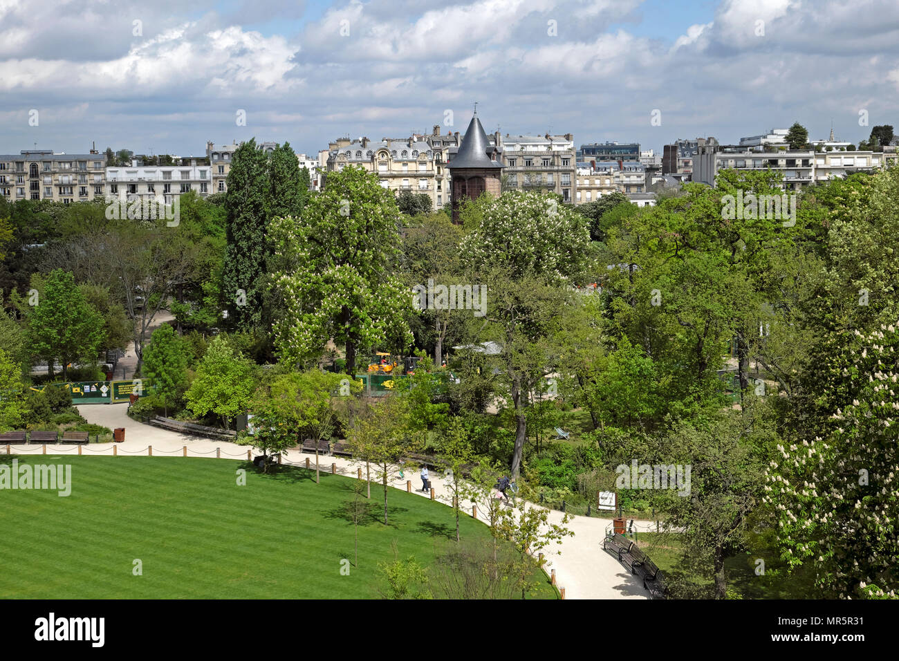 Jardin d'Acclimatation Blick über Park von Fondation Louis Vuitton in Paris, Frankreich Europa KATHY DEWITT Stockfoto